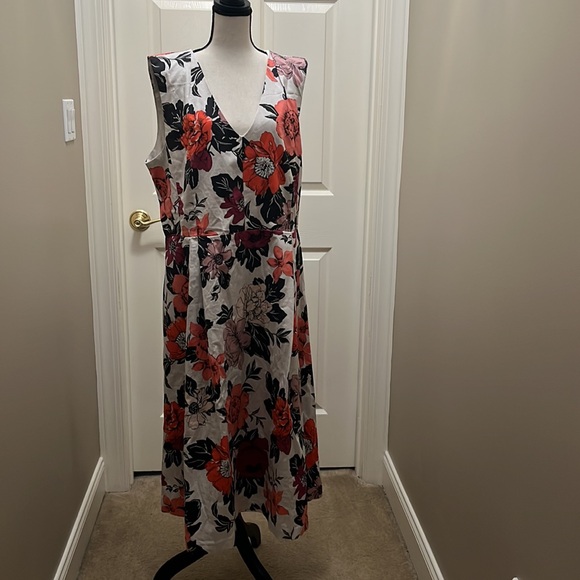 Brand new Ann Taylor dress with tags sleeveless. Elegant. Floral print. Cottony - Picture 5 of 9